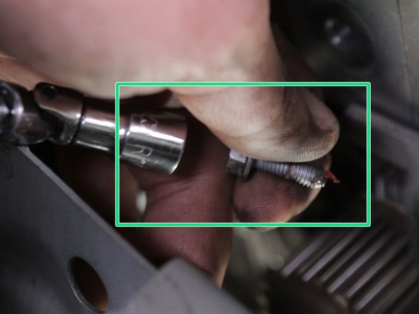 Desserrer toutes les vis de la pompe à eau