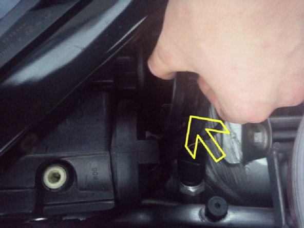 
All you have to do is replace the plastic cover just by screwing it into its support.
