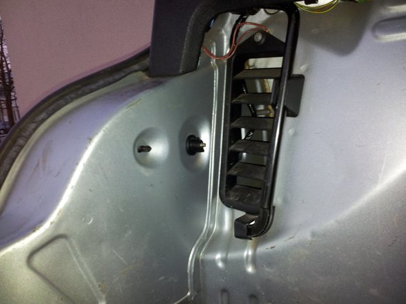 Remettre le connecteur électrique.