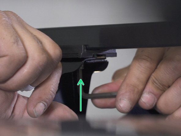 Resserrer la vis sous la barre pour bloquer cette dernière