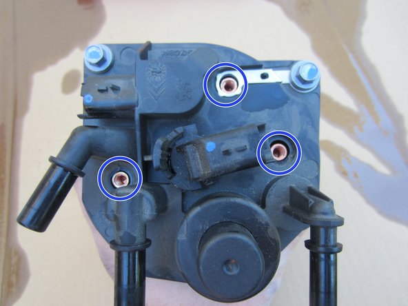 Revisser les 3 vis torx