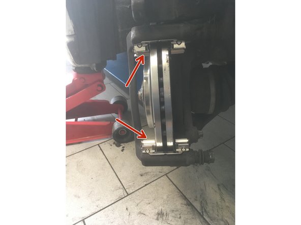 Remplacer les entretoise si celle ci sont fournie avec les nouvelles plaquettes