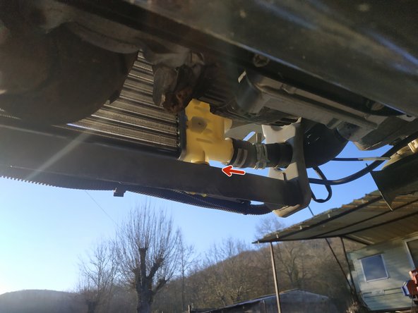 connecter la durite du bas