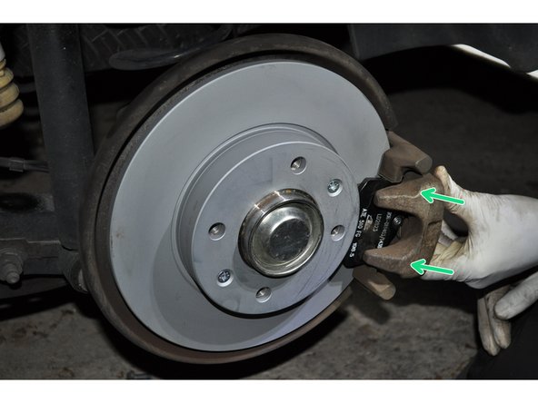 Placer les nouvelles plaquettes de frein.