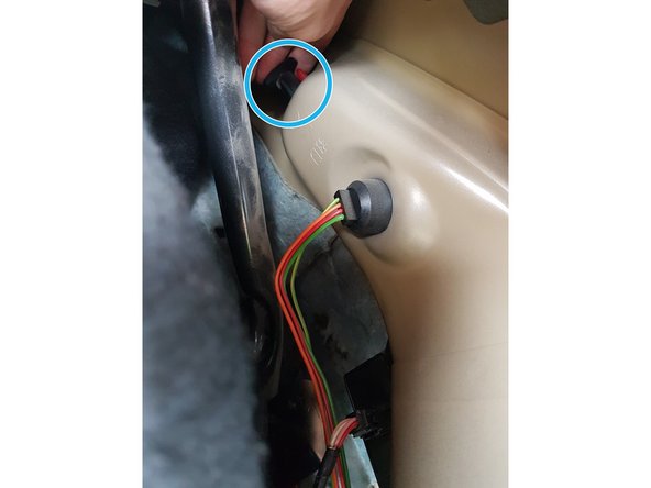 
Tighten the 2 nuts securing the lights
