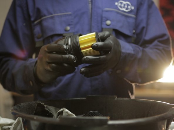 Insérer le nouveau filtre dans la cloche