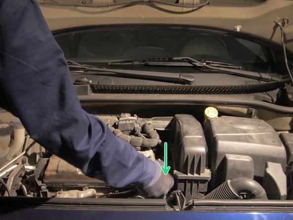 Démarrer le moteur et laissez-le tourner 1 minute