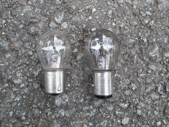 Type d'ampoule : P21/5W