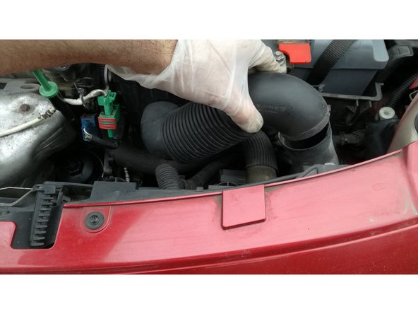 replacer le tuyau d'arrivée d'air.