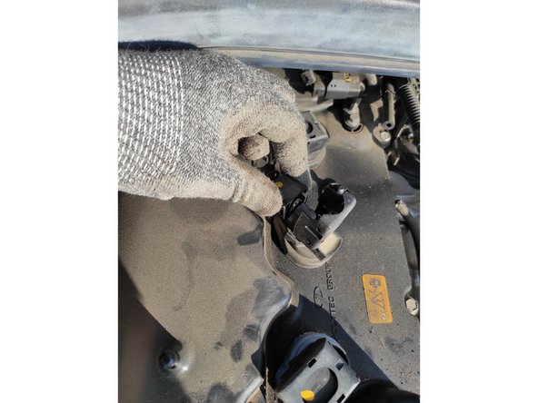 Mettre les nouvelles bobines d'allumage, en appuyant et en les faisant pivoter. mettre les connecteurs face au faisceau.