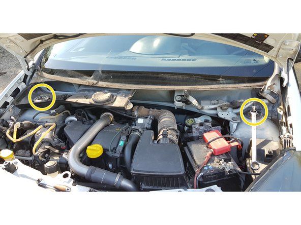 Avec une clé à oeil courbée de 21mm et une clé BTR de 6mm retirez la butée élastique afin de pouvoir sortir la jambe de force.