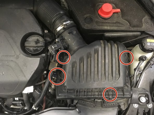 Viser les 4 vis de T25