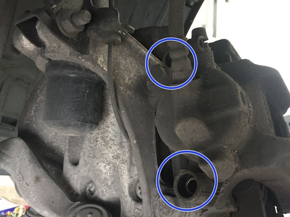 À l'aide d'une clé Alen de 7 dévisser les deux vis de l'étrier