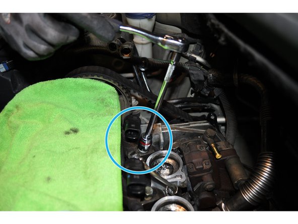 
Remove the flange screw holding the injector with a 13mm socket.
