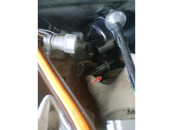 présenter le filtre couché pour pouvoir brancher la prise électrique