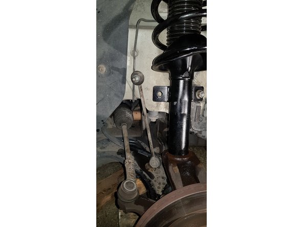 Avec une douille de 17mm retirez les 2 écrous.