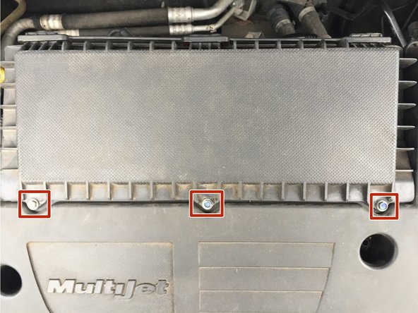 Repérer les 3 écrous de fixation de la boite à Air