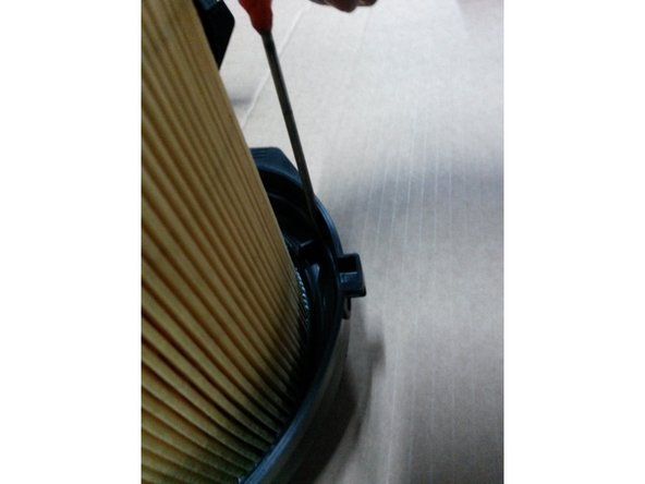 
Insert the new gasket into the groove of the new filter
