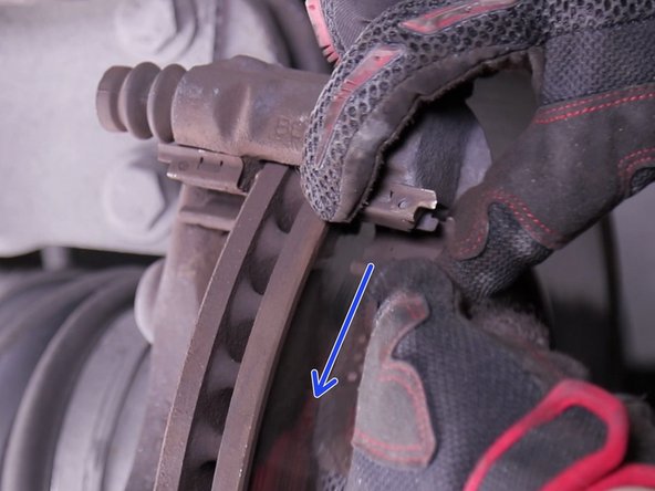 Retirer les 4 glissières en métal en tirant fort dessus