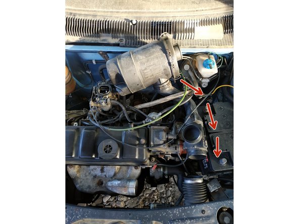 présenter la boîte à air en faisant passer le conduit d'air sous les différents câbles et durites