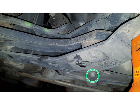 Pour la vis il faut une douille de 15mm.