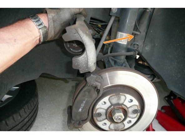 Faire pivoter le couvercle d'étrier.