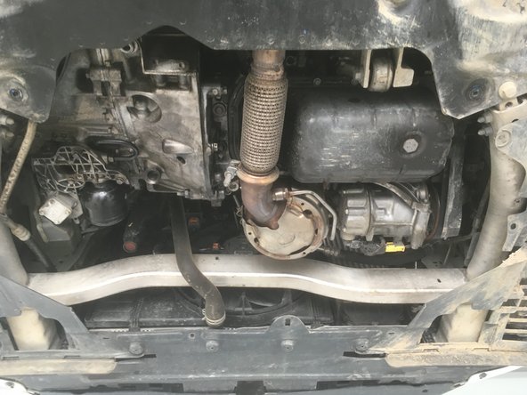 Remonter la plaque sous moteur et serrer les 11 vis