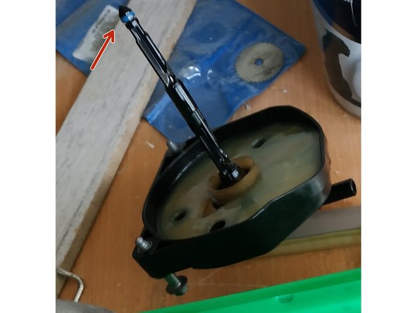 lubrifier le joint de la tige de purge avec du gasoil