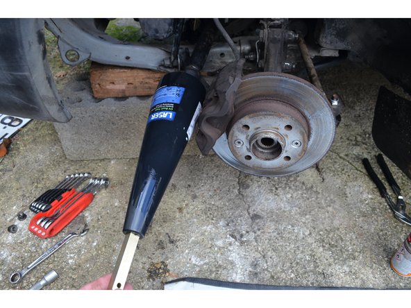 Positionnez le cône sur le cardan.