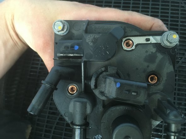 Dévisser les 3 vis de T15