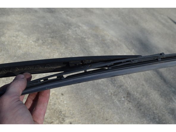 Il suffit de tirer dessus, il vient tout seul.