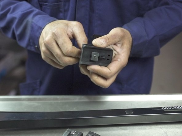 Monter les deux autres supports sur la seconde barre