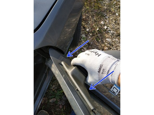 et plaquer le rétroviseur