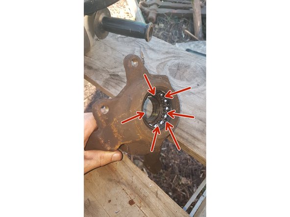 Idem pour le pivot, un morceau de roulement est resté dedans