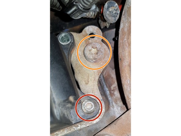 Cette étape n'est pas indispensable. J'ai dû démonter la platine parce que l'empreinte d'une des 4 vis était foirée.