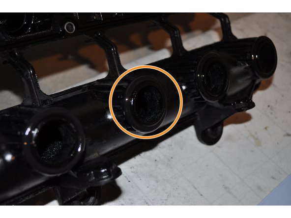 
Lightly lubricate the new O-rings and place them on the rocker cover to make reinstallation easier.
