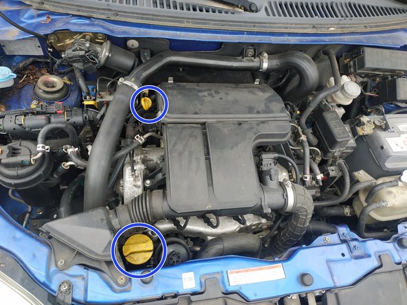 contrôler le niveau à la jauge : l'encoche du bas représente le mini, celle du haut le maxi (compléter si nécessaire: on cherche à être juste en-dessous du maxi)