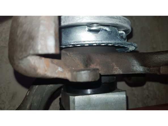 Enfoncez le moyeu jusqu'à sa butée.