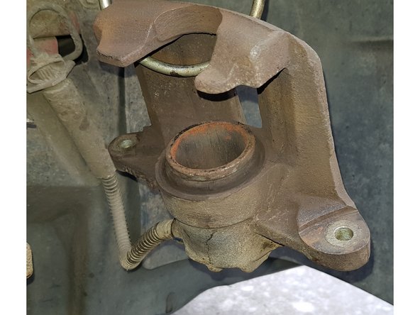 Ne pas endommager le soufflet du piston.