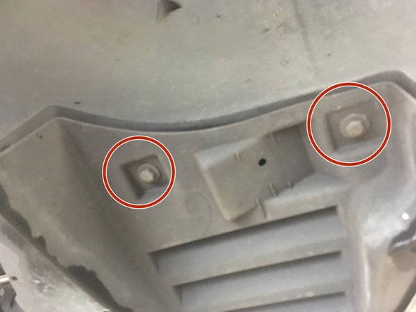 Deviser les deux vis de 10 en dessous du véhicule qui maintienne le passage de roue