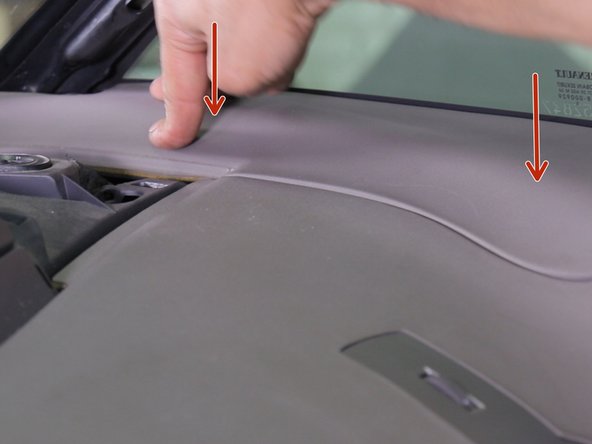 Replacer la garniture de la planche de bord