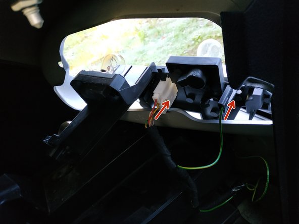 rebrancher la platine seule, en rentrant la fiche (on doit entendre un &quot;clic&quot;) et le fil de masse