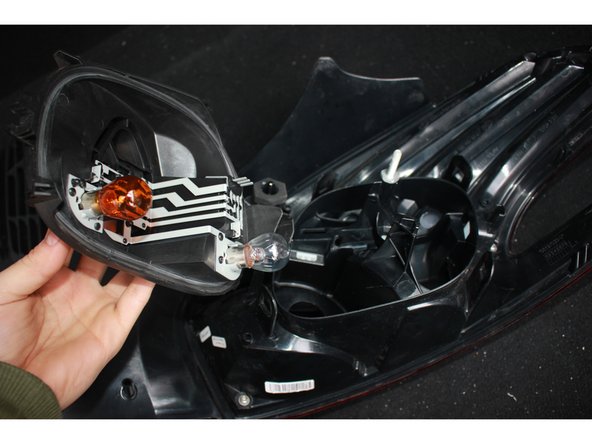 Retirer les clips indiqué sur la photo