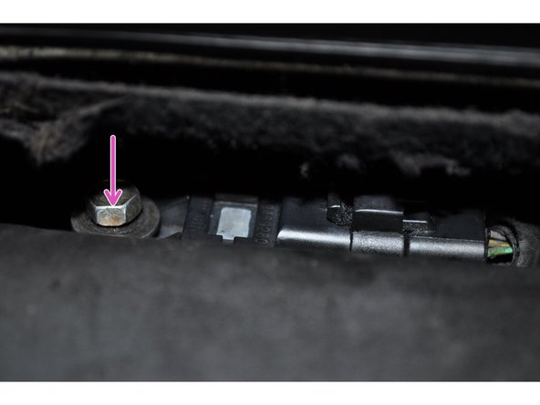 Remettre le capteur à sa place puis le fixer avec la vis de 10 mm.