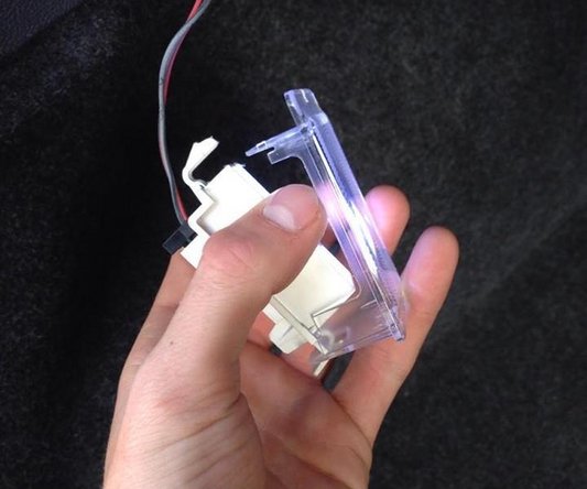 Clipser le cache en plastique transparent sur le module.