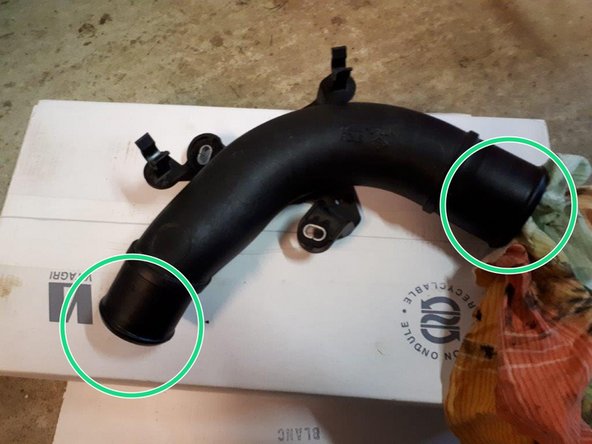 Remonter les 3 connecteurs des bougies d'allumages (rectangles verts).