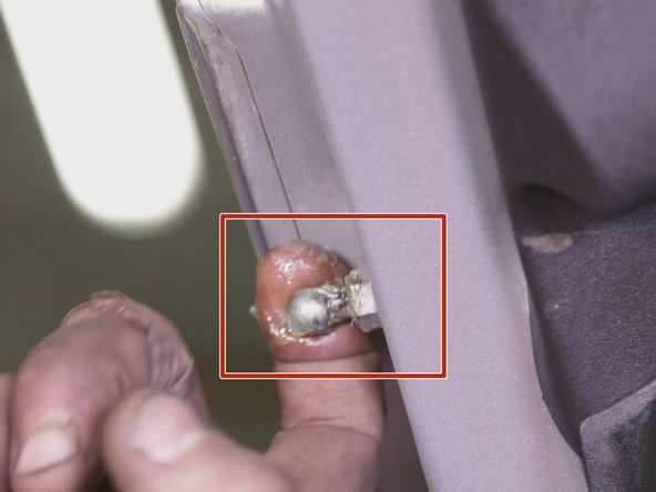 Graisser les attaches du verin