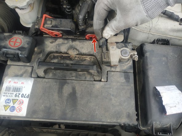 débrancher la fiche électrique sur la cosse négative