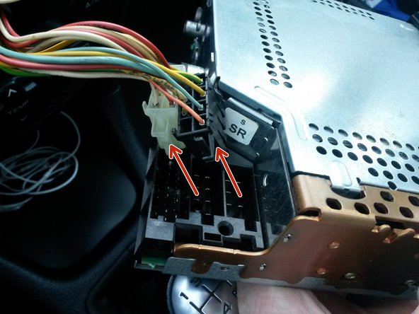 Puis  déclipser les 2 connecteurs du bas.