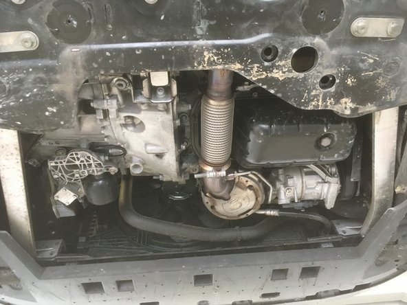 Remonter la plaque sous moteur et serrer les 11 vis